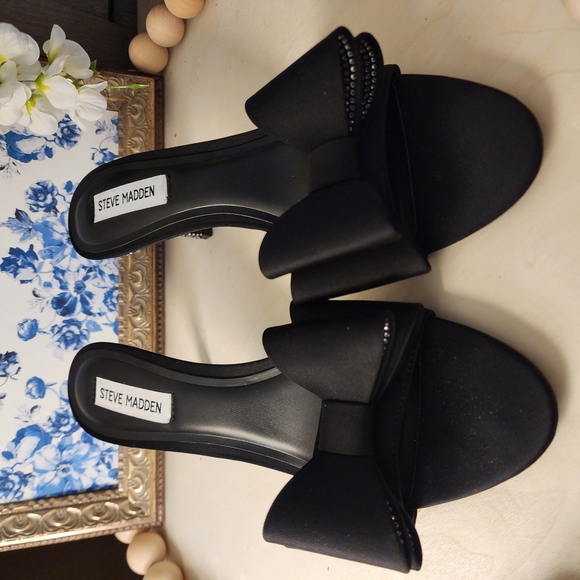 Steve Madden Black Mules Sleek and Stylish - Picture 16 of 16